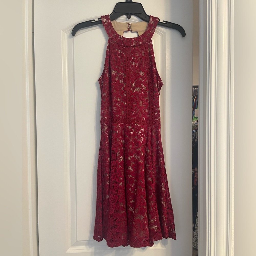 Elegant Lace Midi Dress